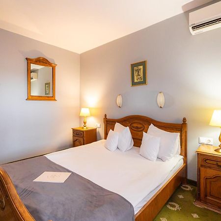 Hotel Brilliant Meses 扎勒乌 外观 照片