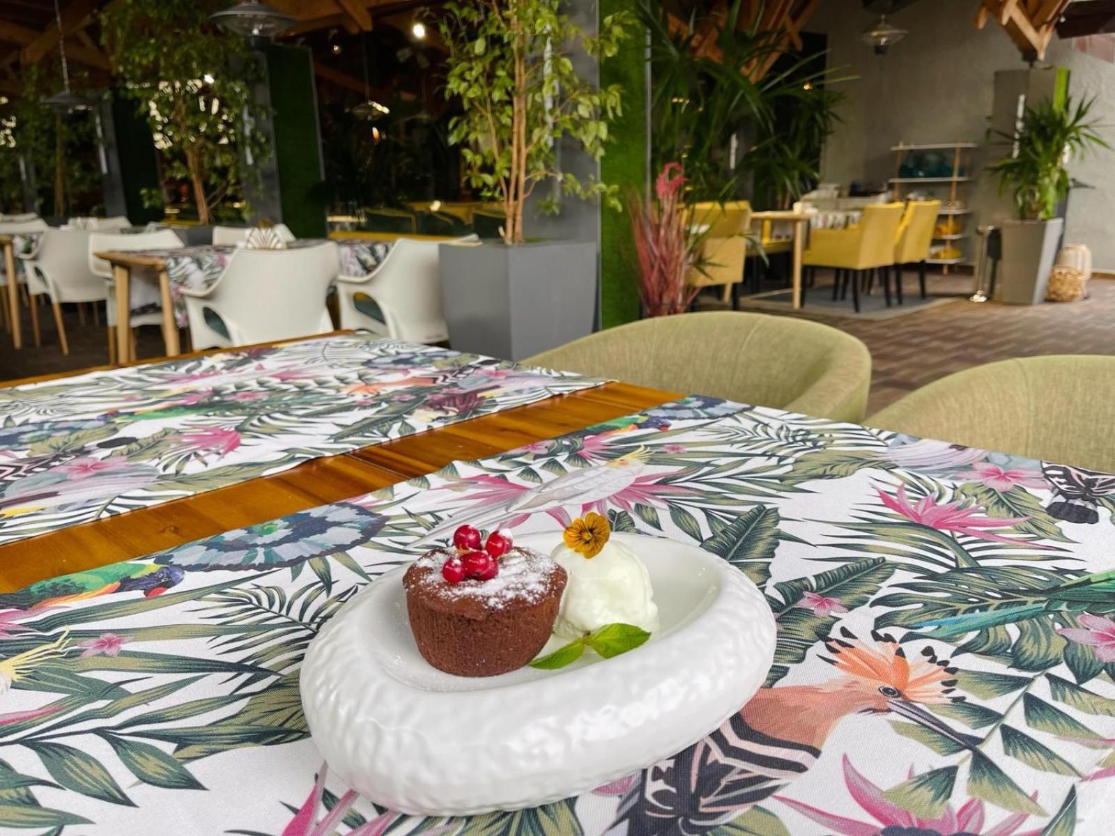 Hotel Brilliant Meses 扎勒乌 外观 照片