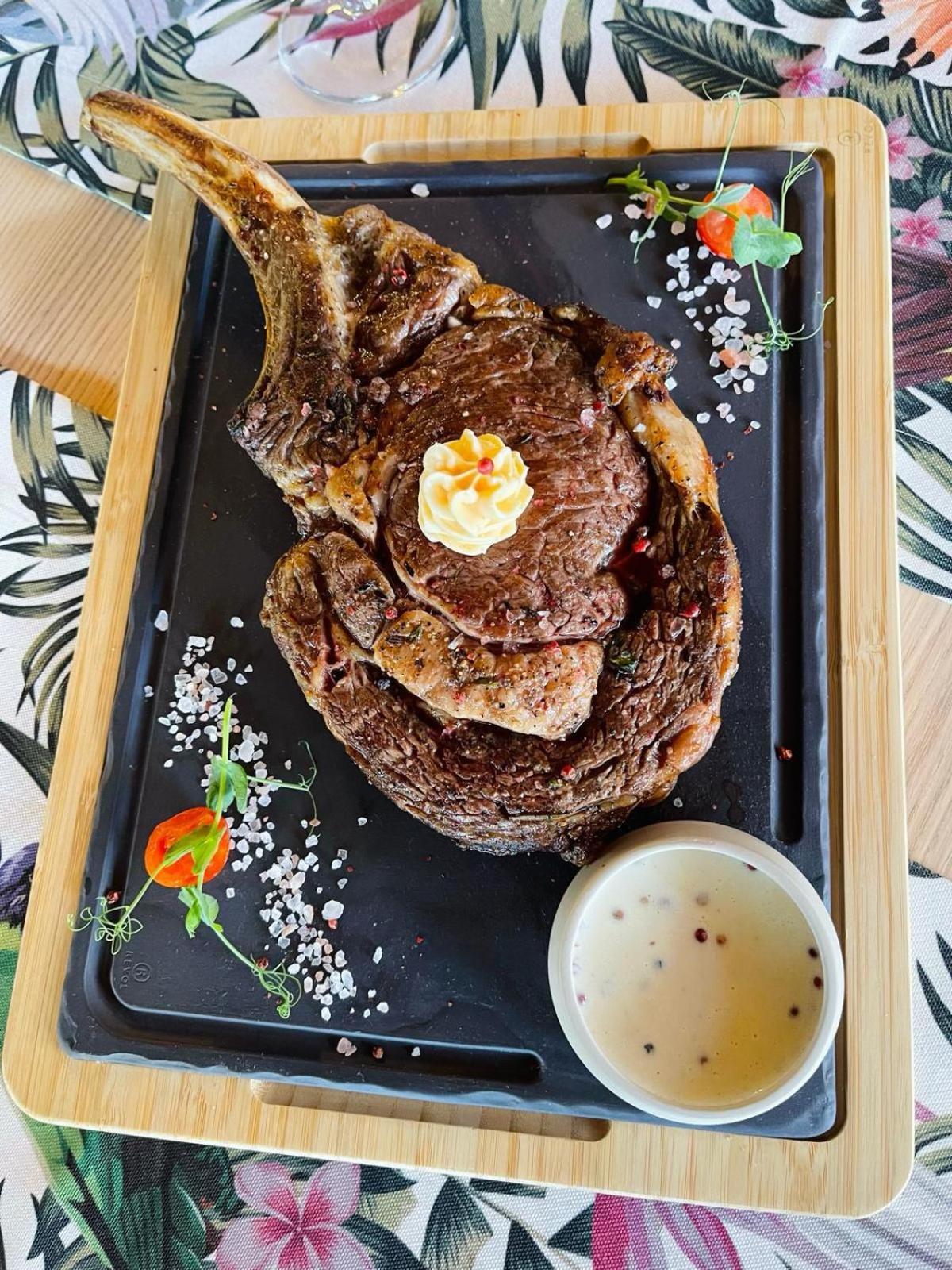Hotel Brilliant Meses 扎勒乌 外观 照片