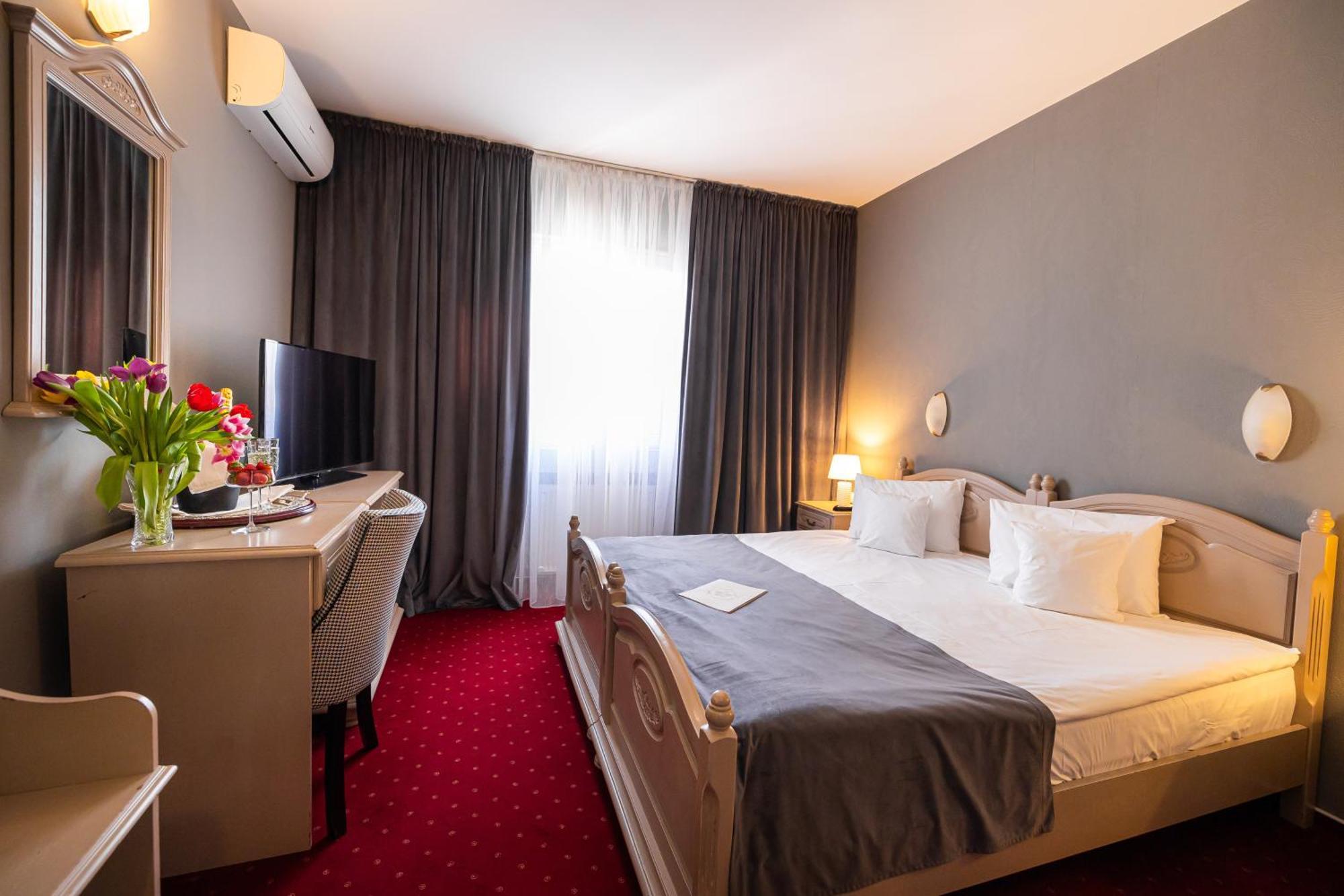 Hotel Brilliant Meses 扎勒乌 外观 照片