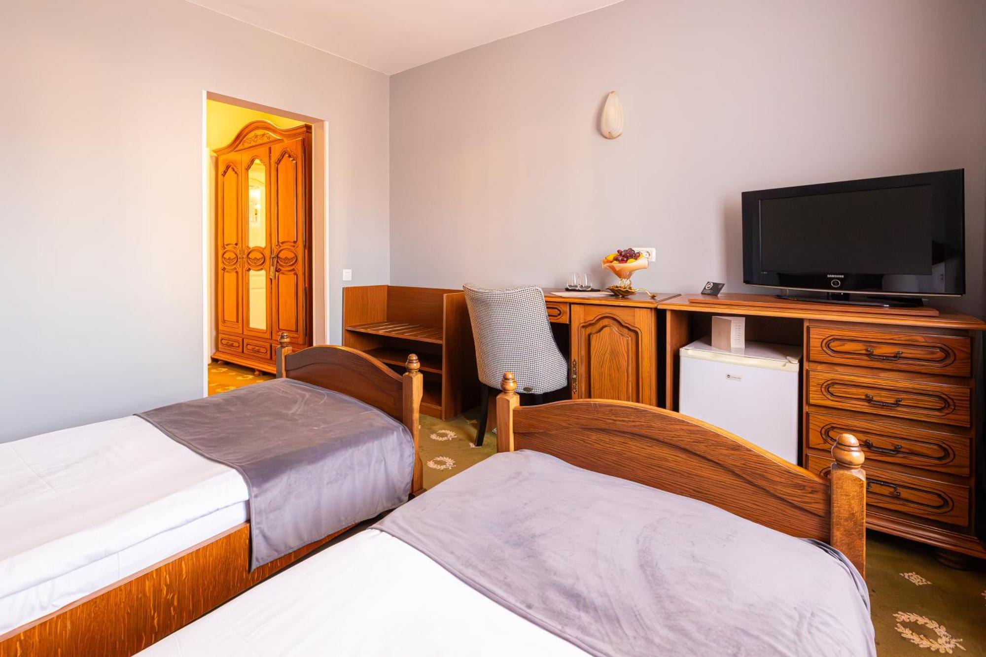 Hotel Brilliant Meses 扎勒乌 外观 照片