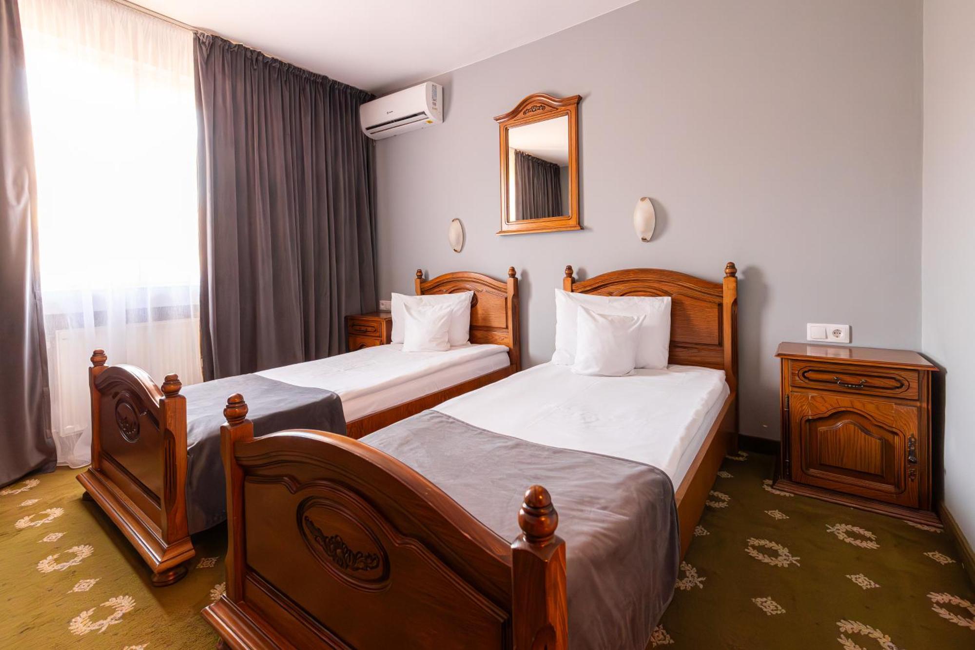 Hotel Brilliant Meses 扎勒乌 外观 照片