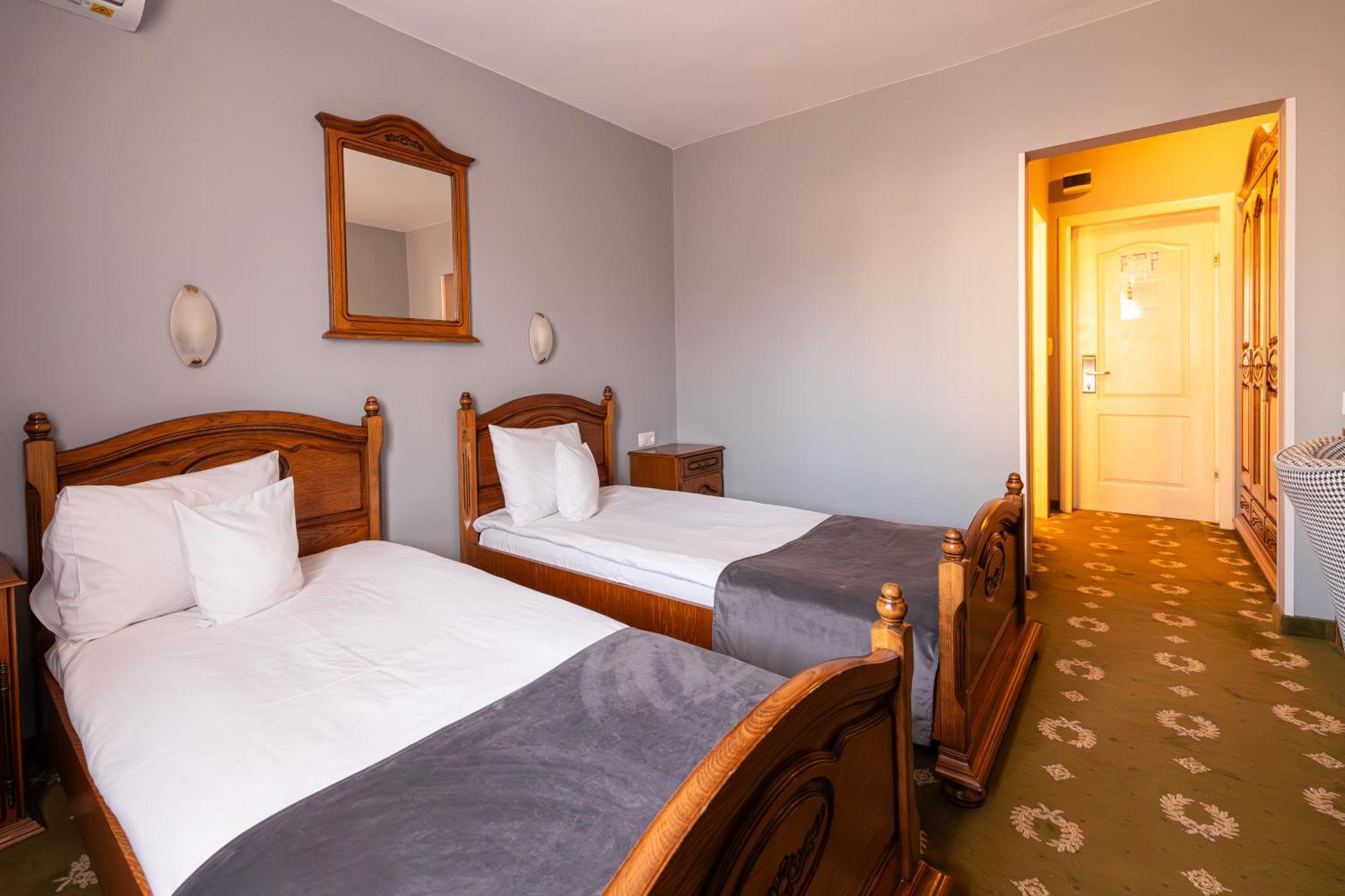 Hotel Brilliant Meses 扎勒乌 外观 照片