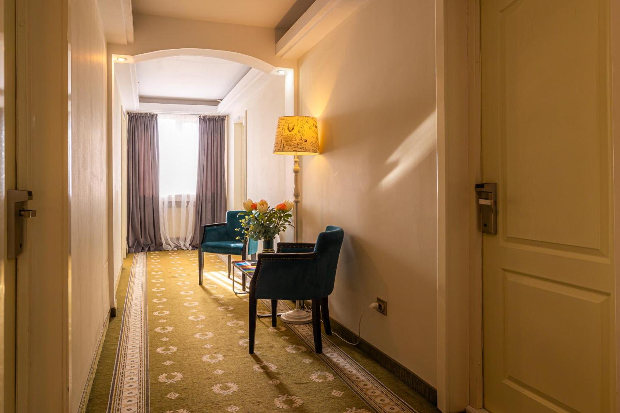 Hotel Brilliant Meses 扎勒乌 外观 照片