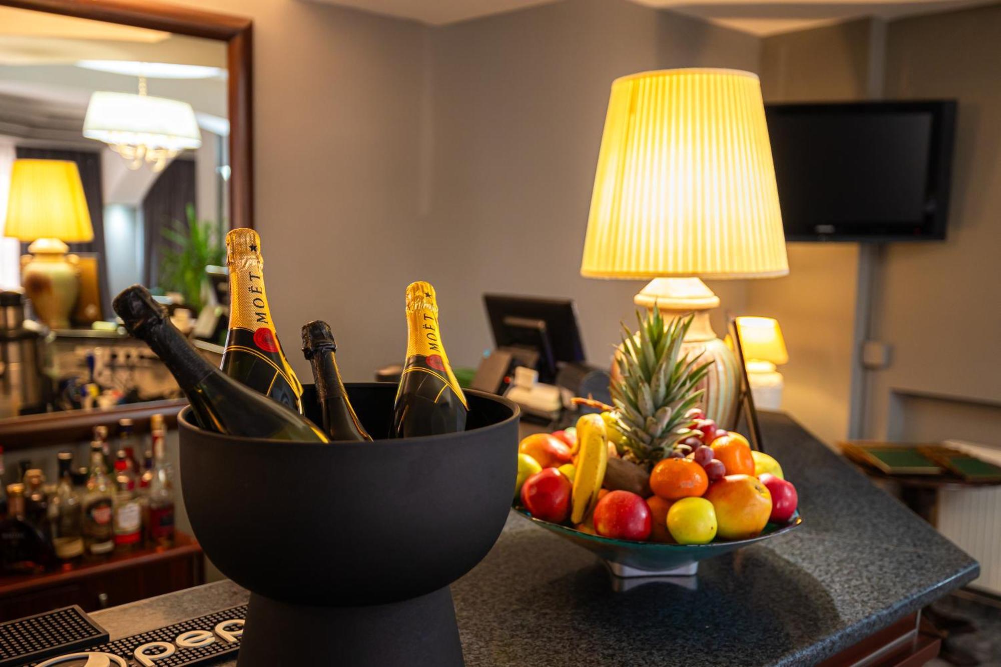 Hotel Brilliant Meses 扎勒乌 外观 照片