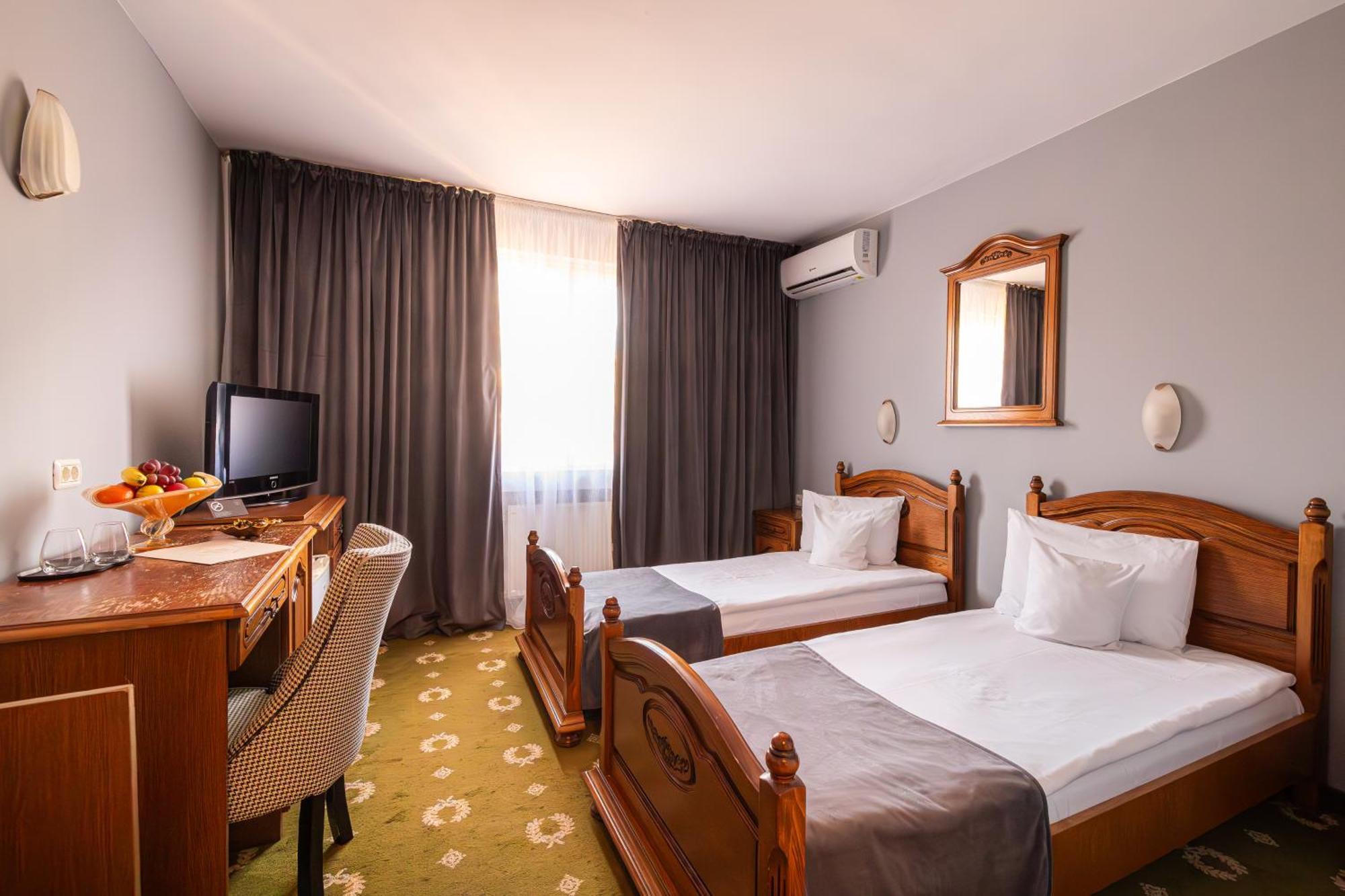 Hotel Brilliant Meses 扎勒乌 外观 照片