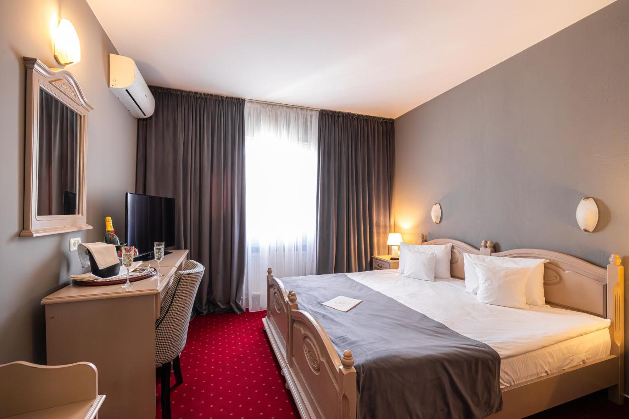 Hotel Brilliant Meses 扎勒乌 外观 照片