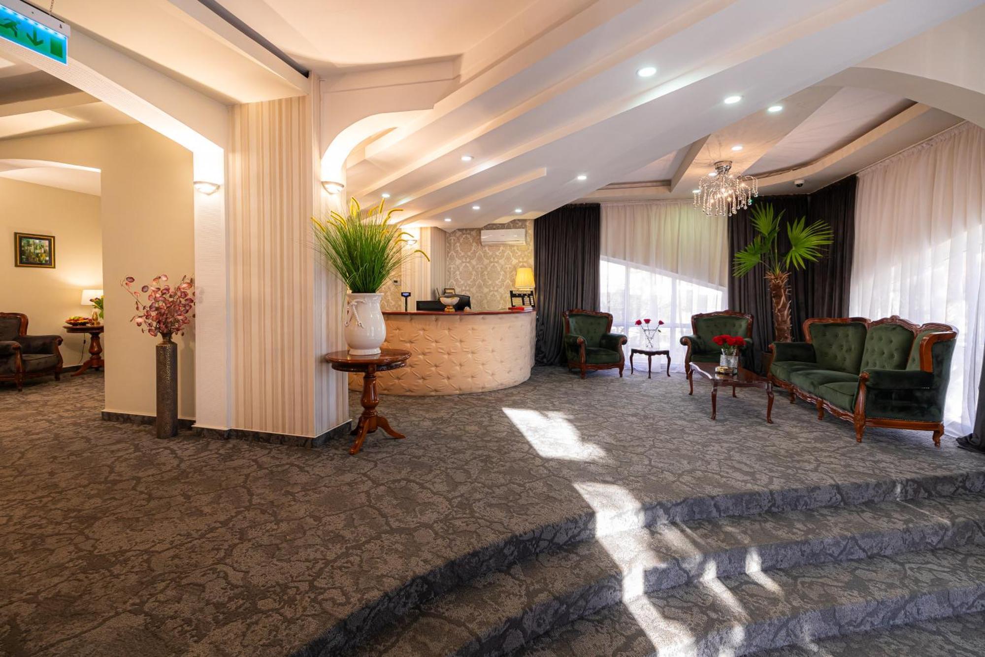 Hotel Brilliant Meses 扎勒乌 外观 照片