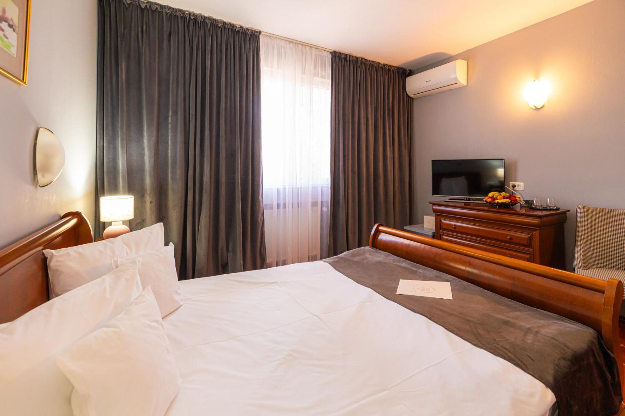 Hotel Brilliant Meses 扎勒乌 外观 照片