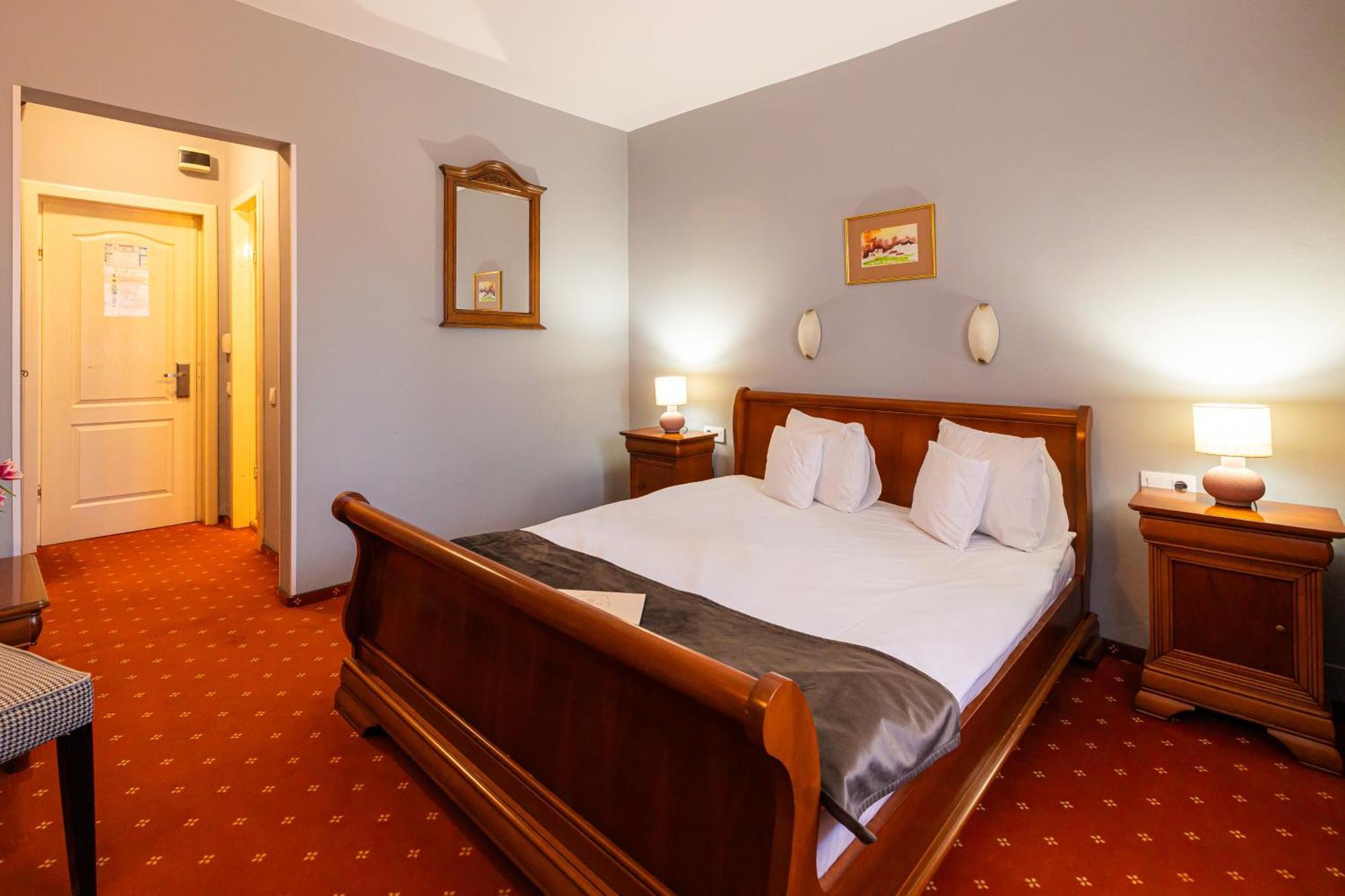 Hotel Brilliant Meses 扎勒乌 外观 照片